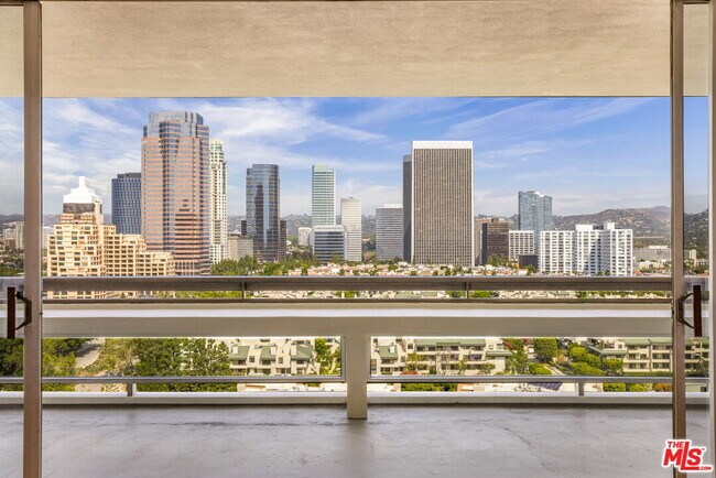 Building Photo - 2222 Ave of the Stars