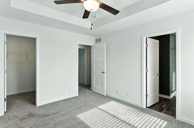 Building Photo - Near Lake Flanagan