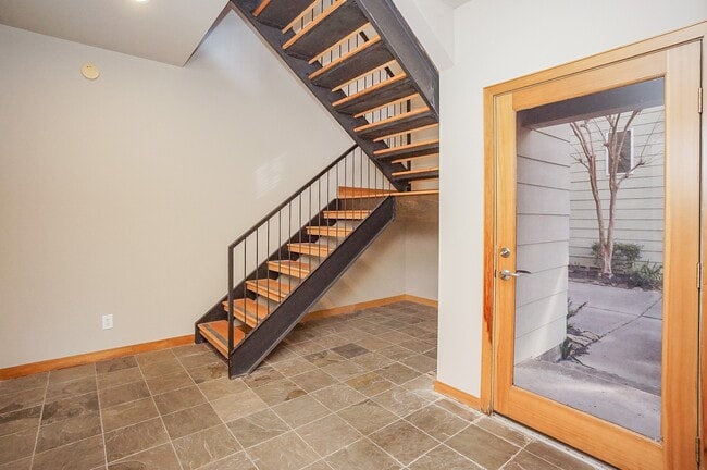 Building Photo - 228 Willard St