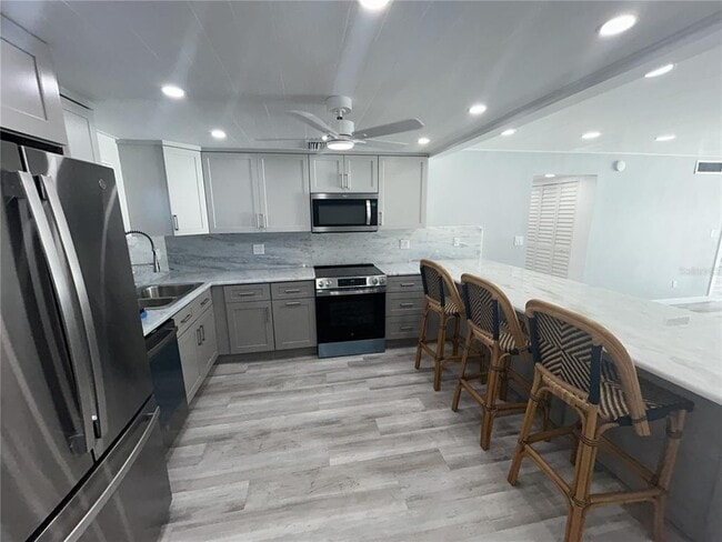 Building Photo - 7625 Sun Island Dr S