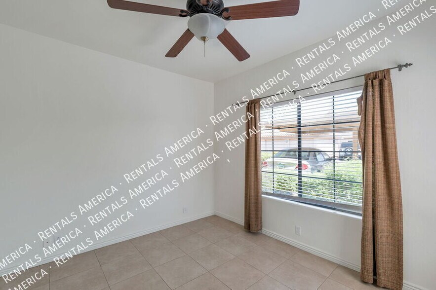 Building Photo - 9253 N Firebrick Dr
