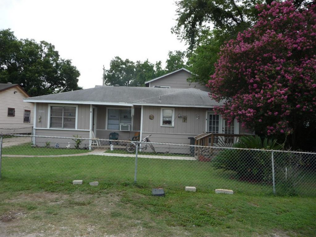 Building Photo - 13501 Topeka St