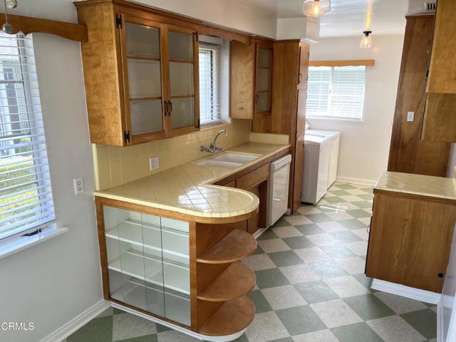 Building Photo - 350 W Lemon Ave