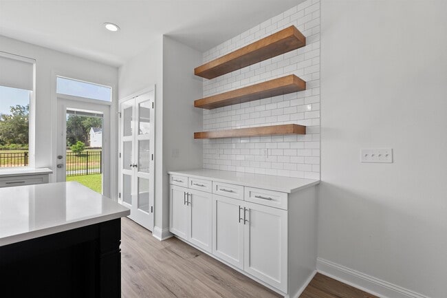 Building Photo - 5643 Fletcher Oaks Dr