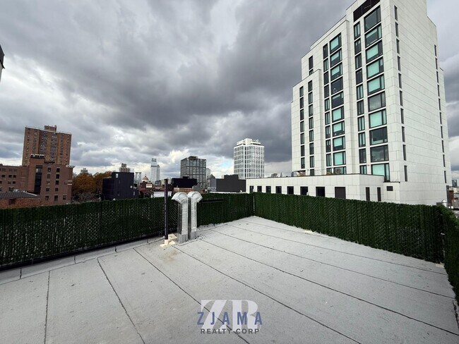 Building Photo - 340 Broadway