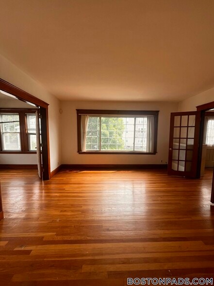 Building Photo - 468-470 Gallivan Boulevard