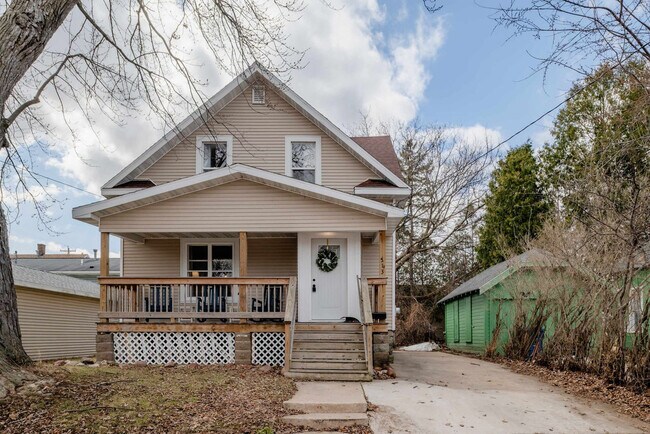 Building Photo - 513 Evans St