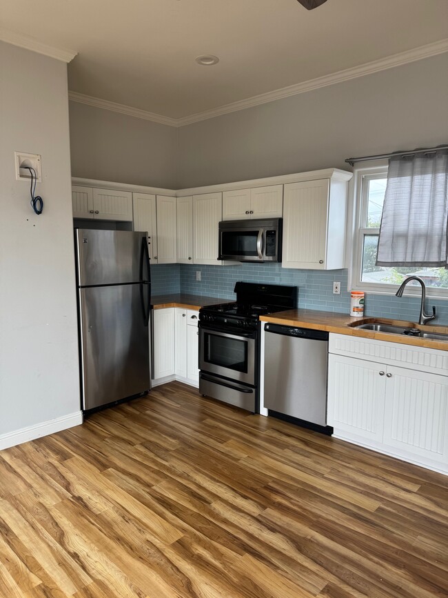 Building Photo - 4470 Swift Ave