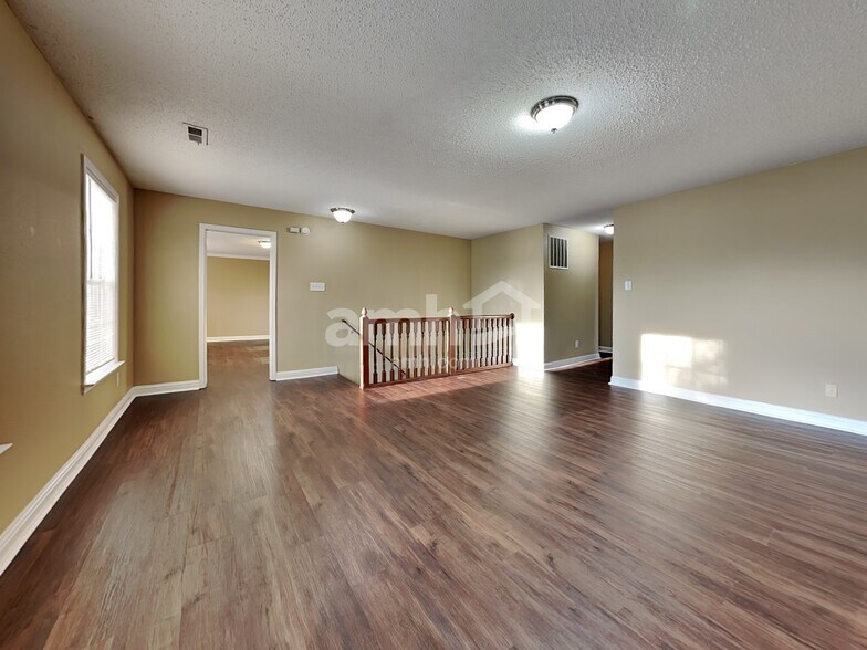 Building Photo - 13467 Allegiance Dr