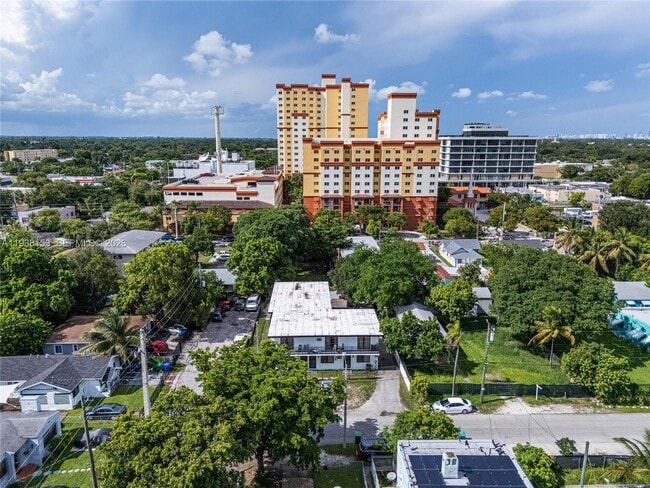 Building Photo - 131 NE 77th St