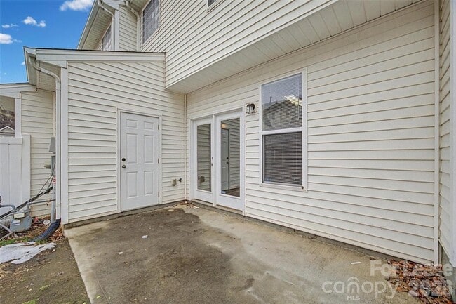 Building Photo - 7371 Laurel Valley Rd