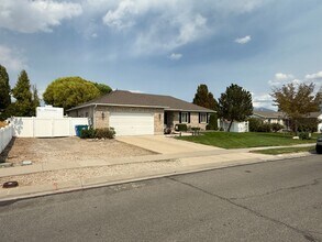 Building Photo - Beautiful home for rent!