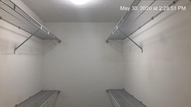 Building Photo - 1801 S Treasure Dr