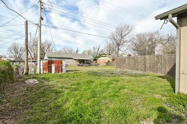 Building Photo - Welcome Home – Where Comfort Meets Modern Living!
