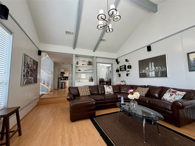 Building Photo - 15111 Chasehill Dr