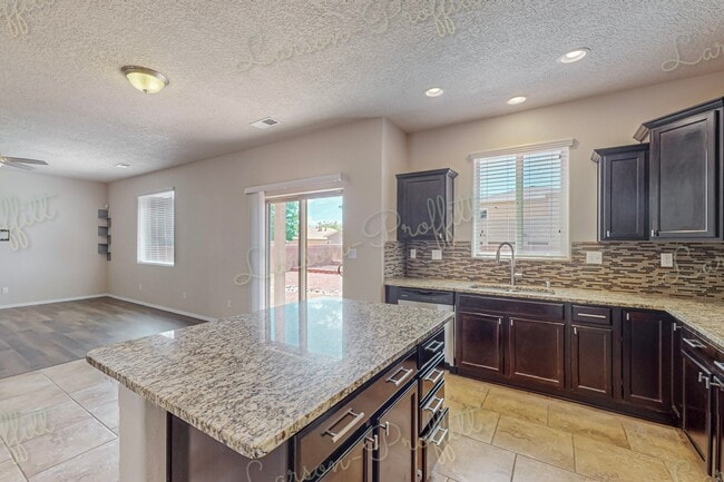 Building Photo - 1038 Desert Sunflower Dr NE