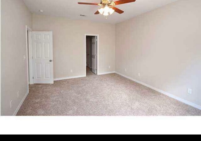 Building Photo - 992 Leigh Ann Ln