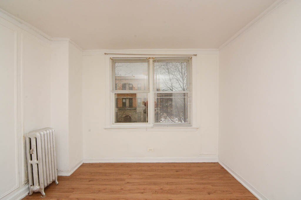 Building Photo - 4060 N Kenmore Ave