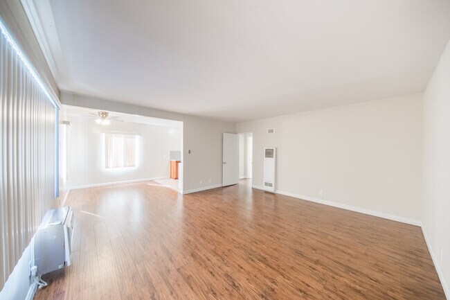 Primary Photo - 14215 Sylvan St