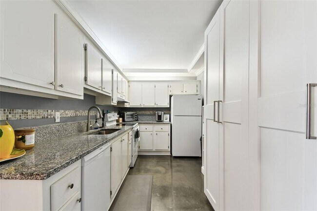 Building Photo - 255 Dolphin Point