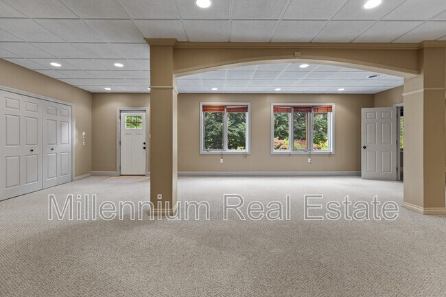 Building Photo - 64121 Turnberry Way