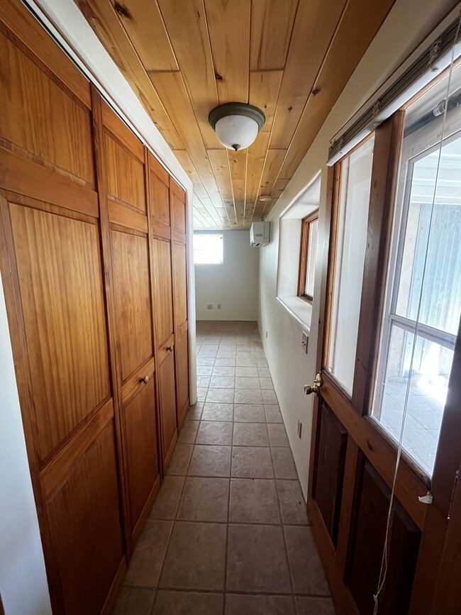 Building Photo - 409 Maria Ln