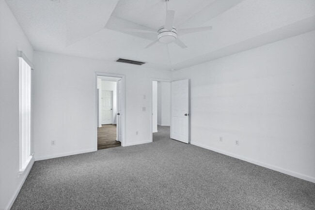 Building Photo - 568 Marshview Dr