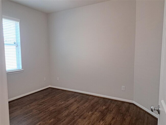 Building Photo - 26315 Fox Ridge Ln