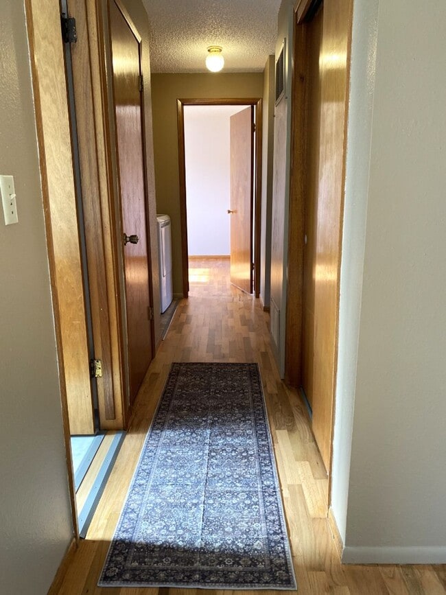 Building Photo - Goldendale Home for Rent