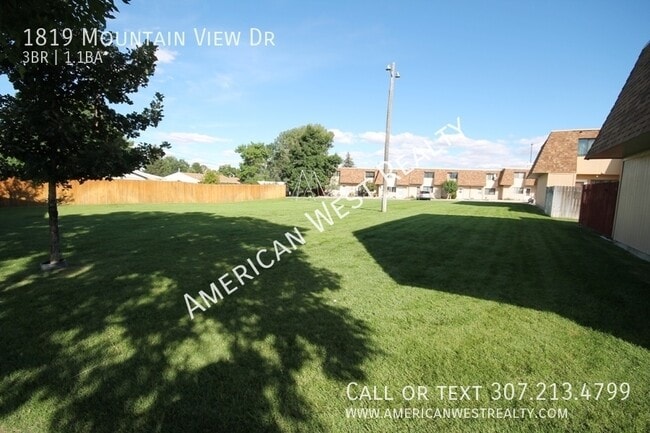 Building Photo - 1819 Mountain View Dr