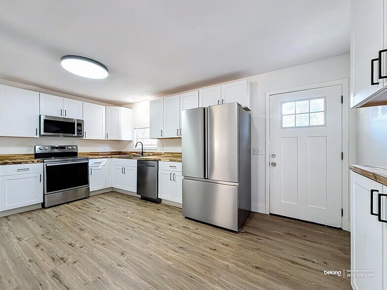 Building Photo - 2211 S Trivet Point