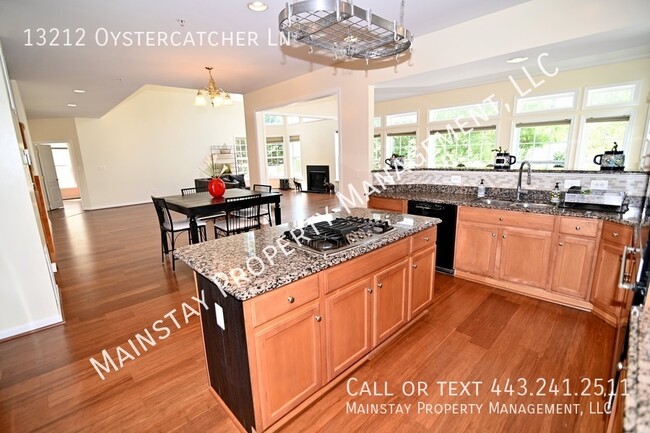 Building Photo - Immaculate 5 Bedroom SFH W/ Private Deck &...