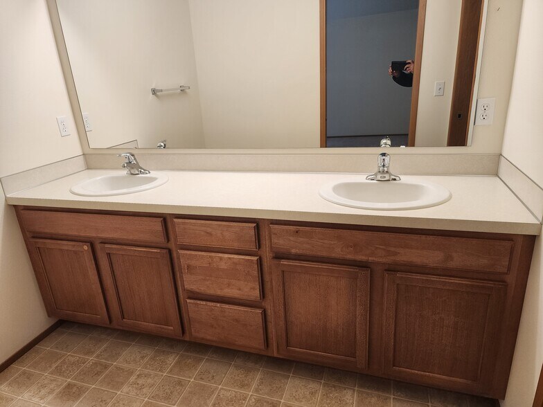 Building Photo - 2732 Hidden Springs Loop SE