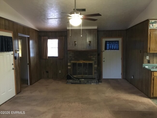 Building Photo - 520 39th Ct E