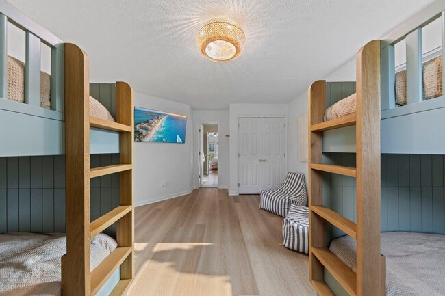 Building Photo - 169 Pompano St