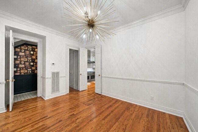 Building Photo - 5136 Chevy Chase Dr