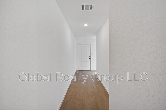 Building Photo - 479 Sarah Wy