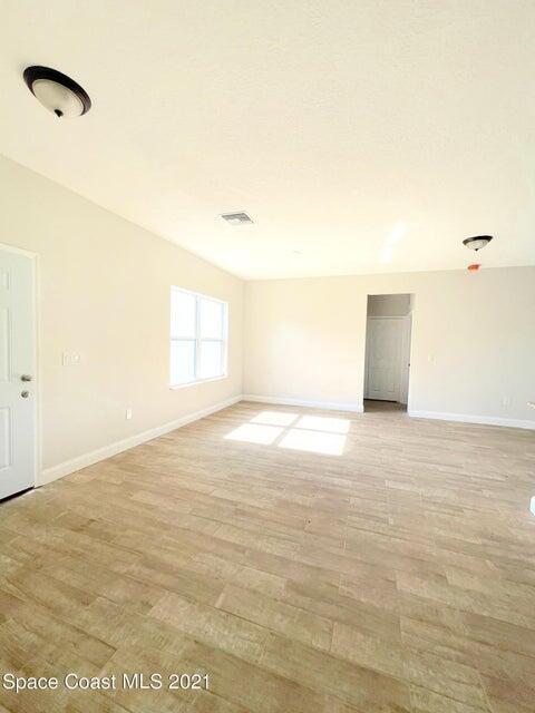 Building Photo - 847 Willowwood Ave