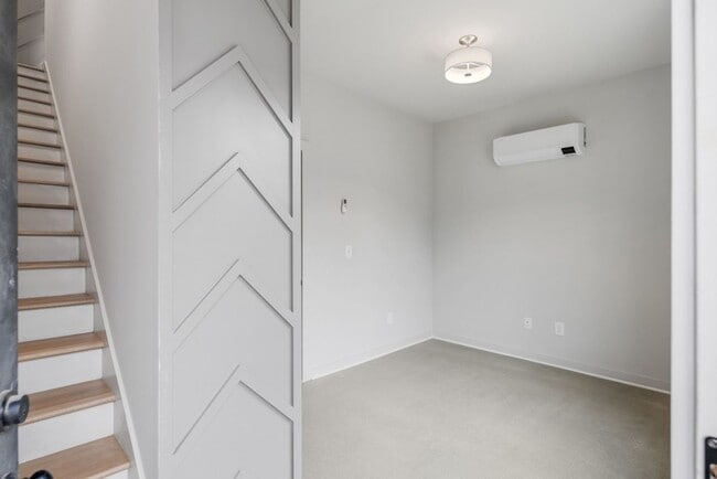 Building Photo - Stunning End Unit 2 bedroom 2 bath East Nashville Townhome with garage