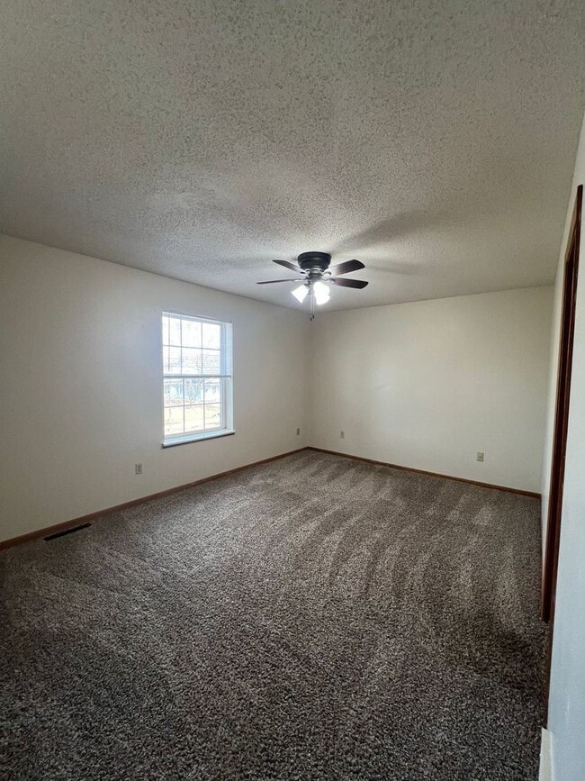 Building Photo - 2410-2412 Monique Ln