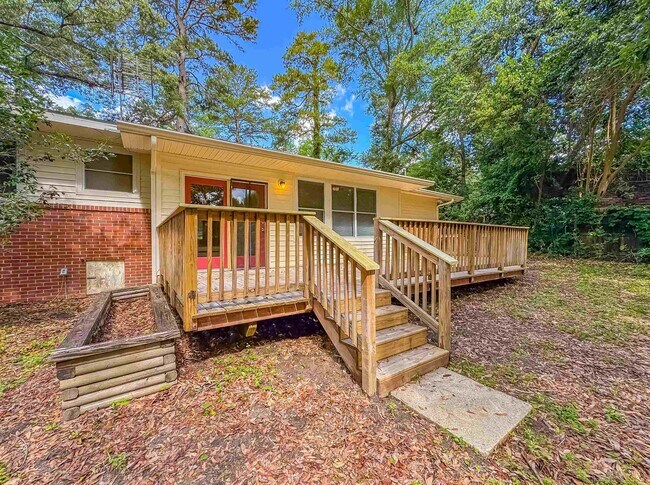 Building Photo - 2605 Lotus Dr