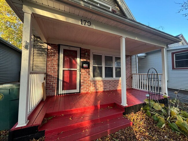 Building Photo - 170 Benton St