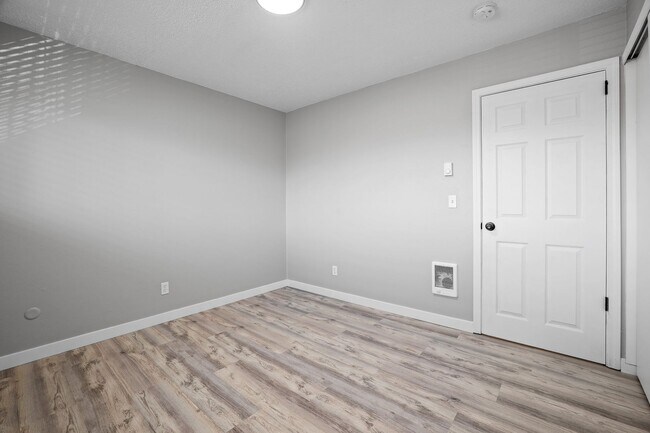 Building Photo - Ground floor remodeled 2 br unit