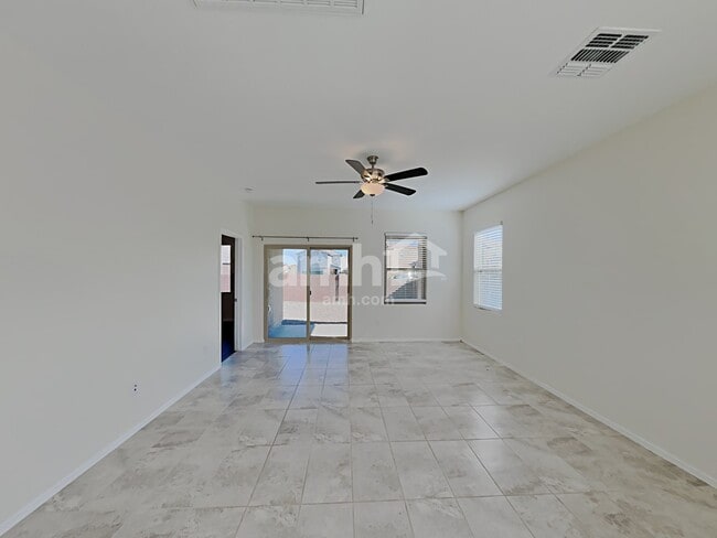 Building Photo - 672 N Nestled Hummingbird Ln E