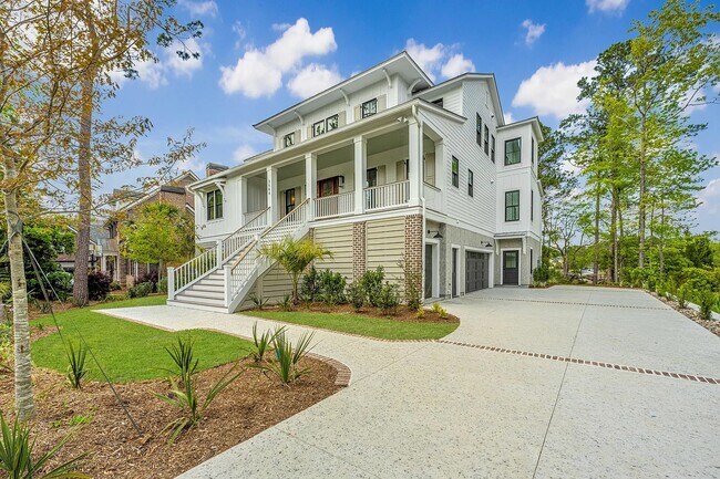 front/oblique view of house - 3584 Henrietta Hartford Rd