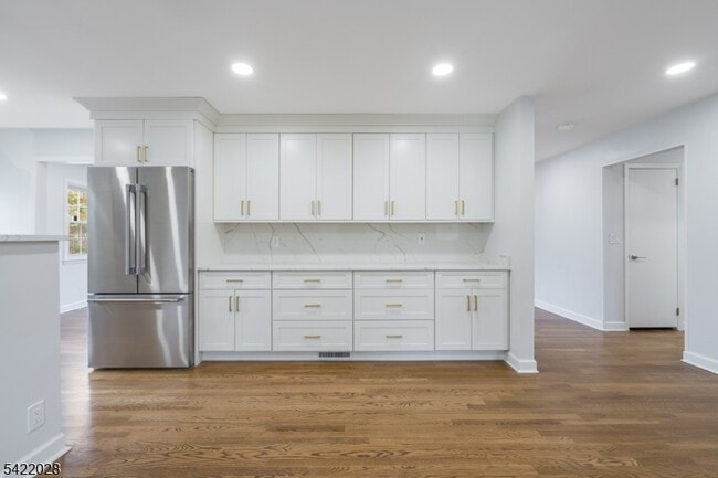 Building Photo - 6 Windsor Way