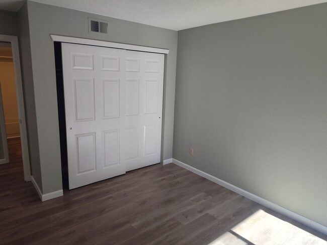 Building Photo - Gorgeous 2 bed Aurora condo for rent
