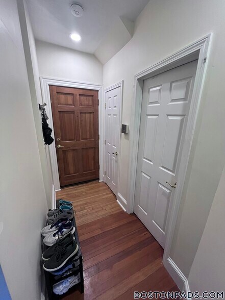 Building Photo - 191 Winthrop Rd