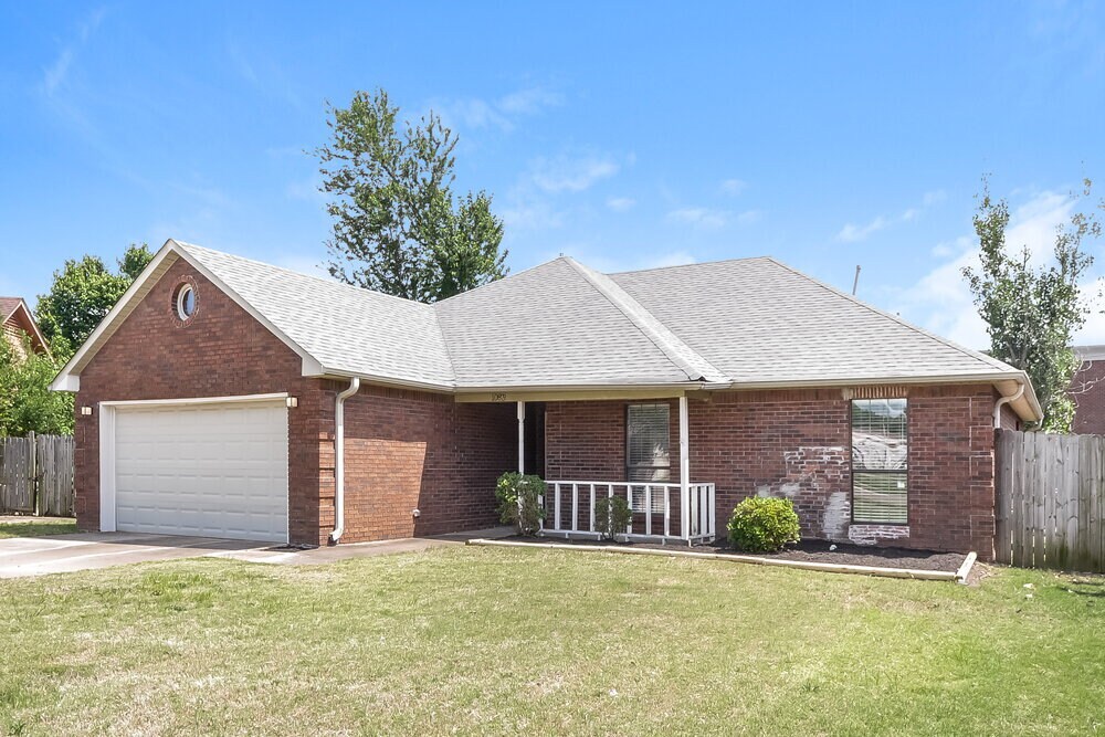 Building Photo - 10873 E Ridge Dr