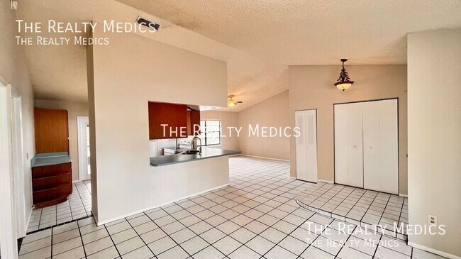 Building Photo - 3257 Dudley Dr